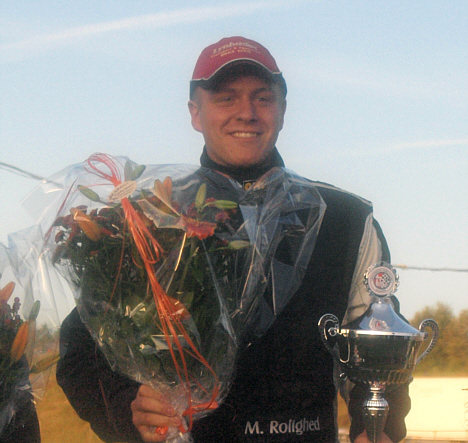 Michael Rolighed sigter efter DM-guldet 2010 i Division 1A.